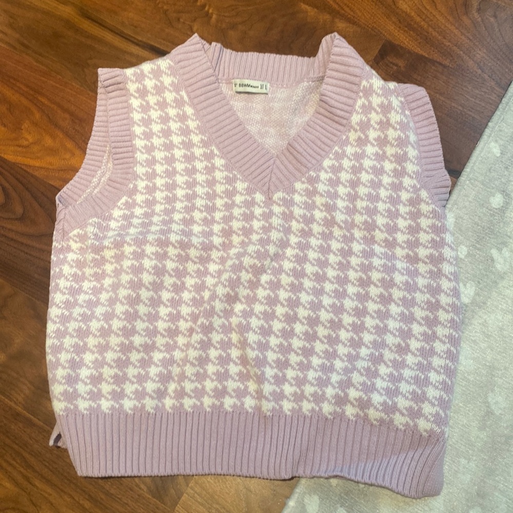 Oversized houndstooth vest.